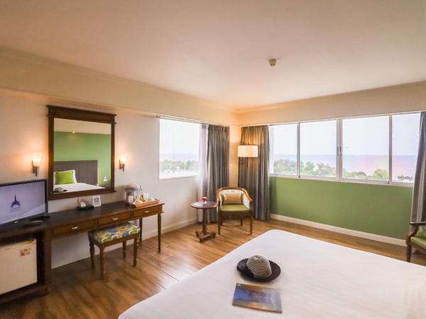 Hua Hin Grand Hotel and Plaza - SHA Extra Plus : photo 5 de la chambre chambre deluxe double ou lits jumeaux