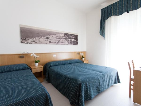 Hotel Marina : photo 10 de la chambre chambre triple standard