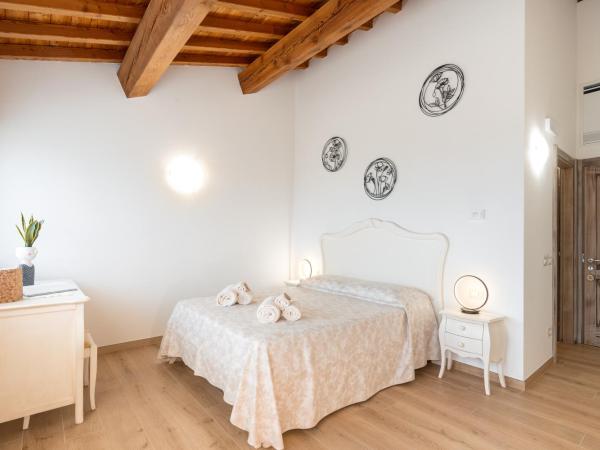 Agriturismo Ai Dossi : photo 10 de la chambre chambre double - vue sur piscine