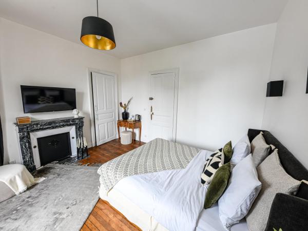 La Maison de Reina : photo 3 de la chambre chambre double deluxe avec baignoire