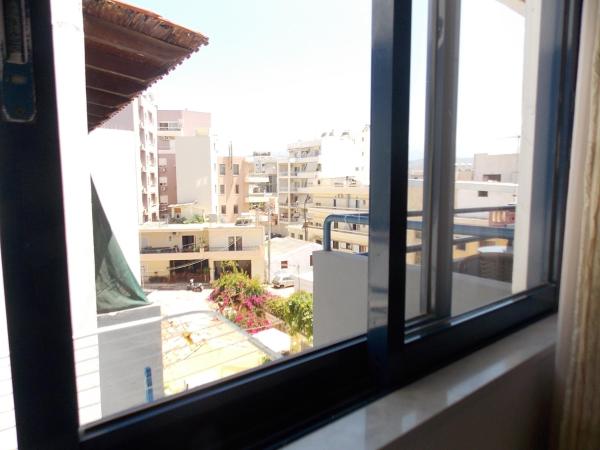Danaos Hotel : photo 6 de la chambre chambre lits jumeaux Économique - vue sur ville
