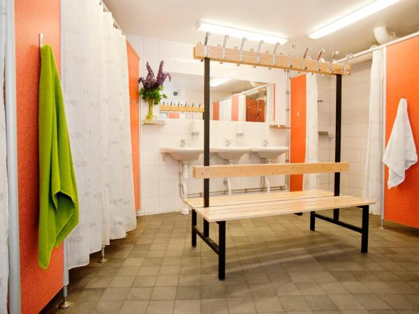 STF Zinkensdamm Hostel : photo 1 de la chambre chambre triple Économique avec salle de bains commune