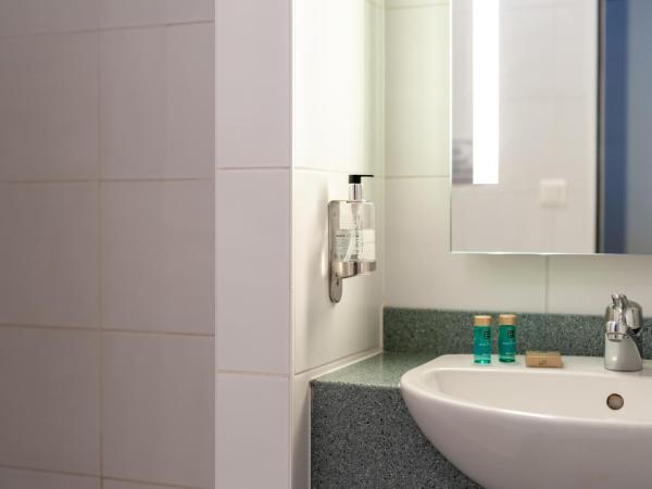 Hotel Docklands : photo 6 de la chambre chambre lits jumeaux - vue sur ville