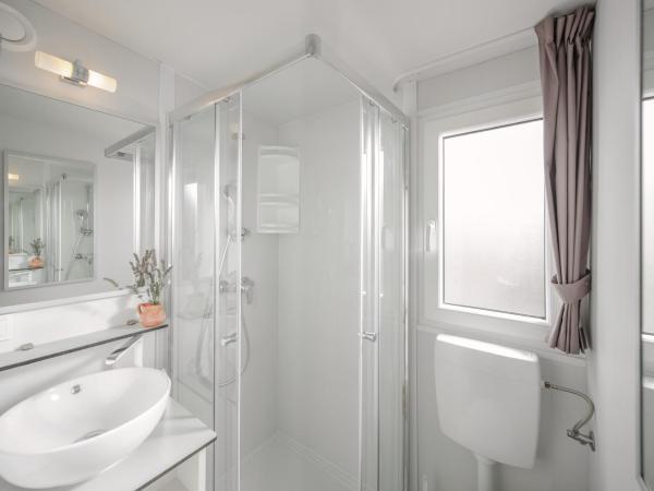 Valamar Camping Lanterna : photo 8 de la chambre mobile home premium 2 chambres avec terrasse