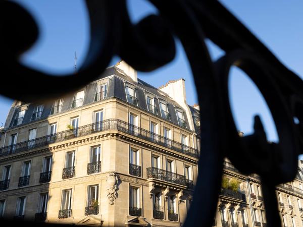 Pavillon Monceau by Happyculture : photo 1 de la chambre chambre double ou lits jumeaux deluxe avec balcon