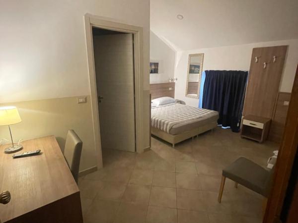 Hotel Montecarlo : photo 1 de la chambre chambre triple classique