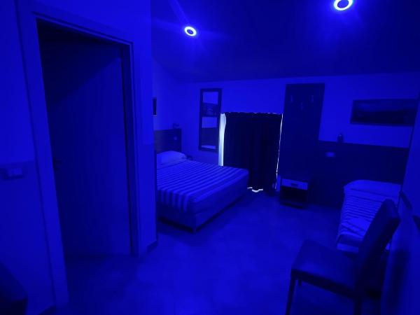 Hotel Montecarlo : photo 3 de la chambre chambre triple classique