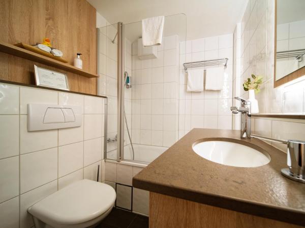 Hotel Spalentor - Ihr sympathisches Stadthotel : photo 4 de la chambre chambre deluxe double ou lits jumeaux