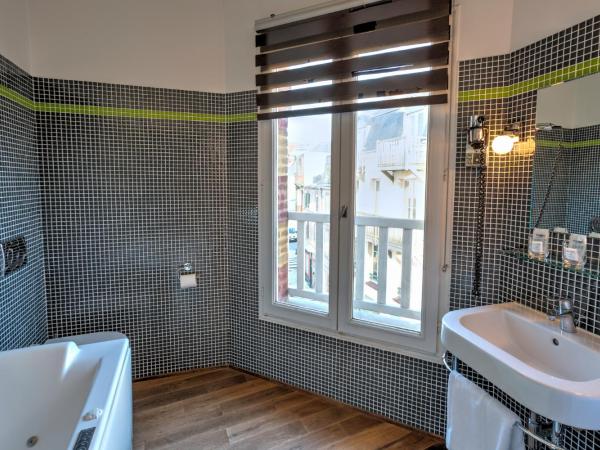 Hotel Le Rayon Vert : photo 5 de la chambre chambre triple avec baignoire spa - vue sur ville