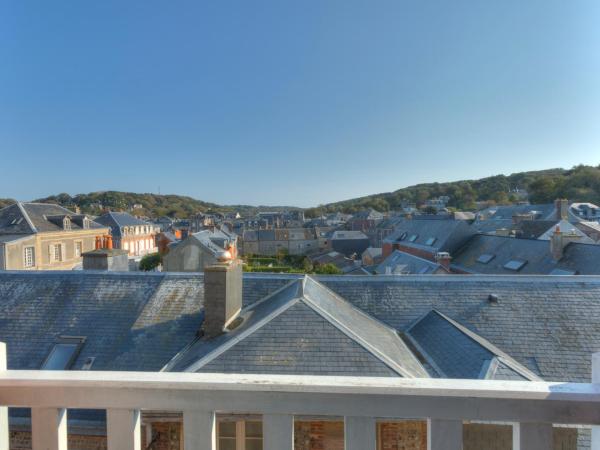 Hotel Le Rayon Vert : photo 5 de la chambre chambre double avec douche et vue sur la ville