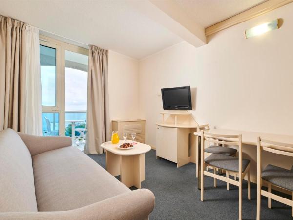 Hotel Gran Vista Plava Laguna : photo 3 de la chambre chambre classique avec canapé-lit et balcon - côté mer