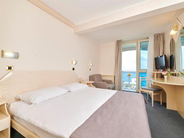 Hotel Gran Vista Plava Laguna : photo 2 de la chambre chambre classique avec balcon - côté mer