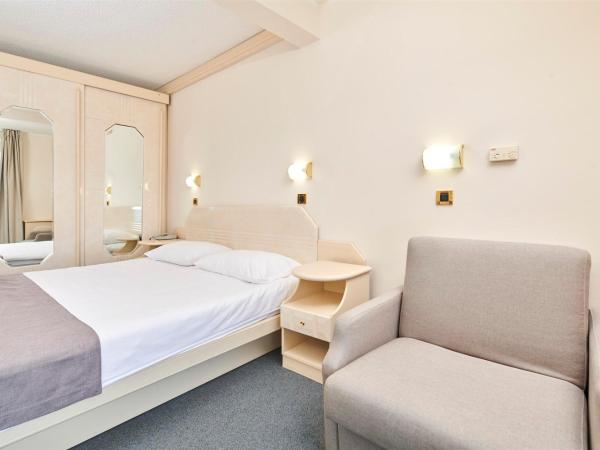 Hotel Gran Vista Plava Laguna : photo 4 de la chambre chambre classique avec balcon - côté mer