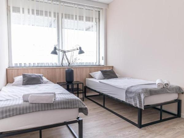 Hostel Messe Laatzen : photo 3 de la chambre chambre double avec salle de bains commune