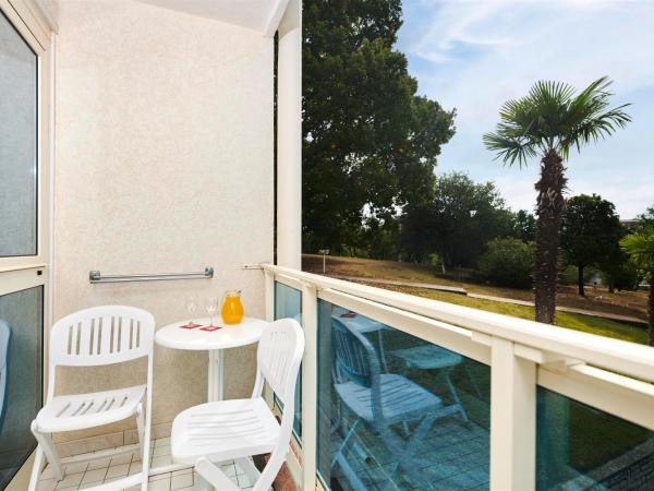 Hotel Gran Vista Plava Laguna : photo 4 de la chambre suite avec balcon