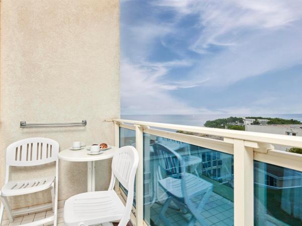Hotel Gran Vista Plava Laguna : photo 9 de la chambre suite avec balcon face à la mer