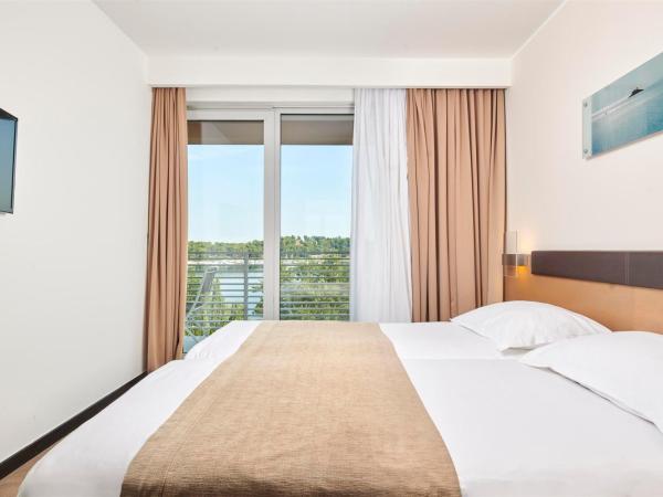 Hotel Molindrio Plava Laguna : photo 3 de la chambre chambre premium avec balcon et vue mer