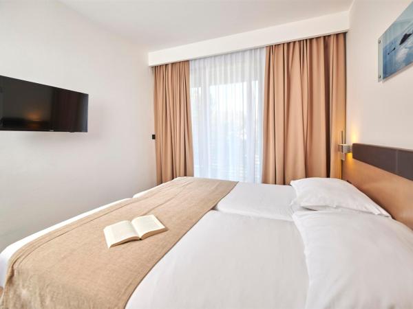 Hotel Molindrio Plava Laguna : photo 3 de la chambre suite avec balcon