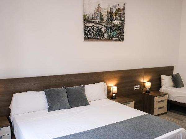 Hostal Tartessos : photo 9 de la chambre chambre triple confort avec douche