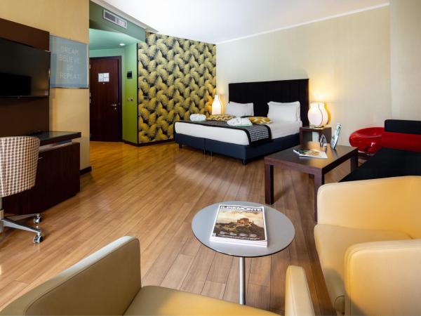 Holiday Inn Turin Corso Francia, an IHG Hotel : photo 2 de la chambre suite 1 chambre