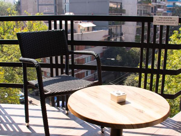 Hotel Círculo Condesa : photo 1 de la chambre chambre lits jumeaux avec terrasse