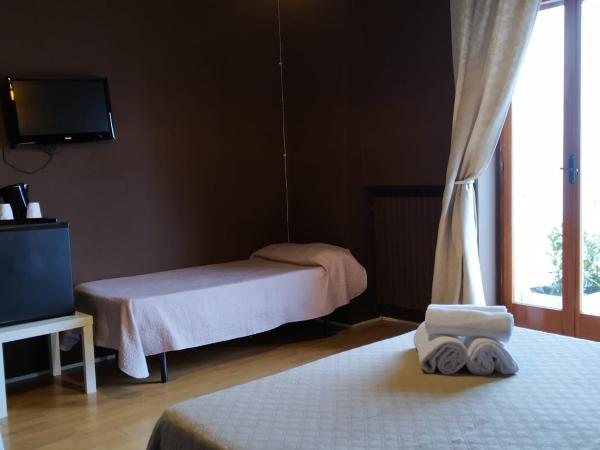 CconfortHotels R&B Dolci Emozioni - SELF CHECK IN : photo 5 de la chambre chambre triple