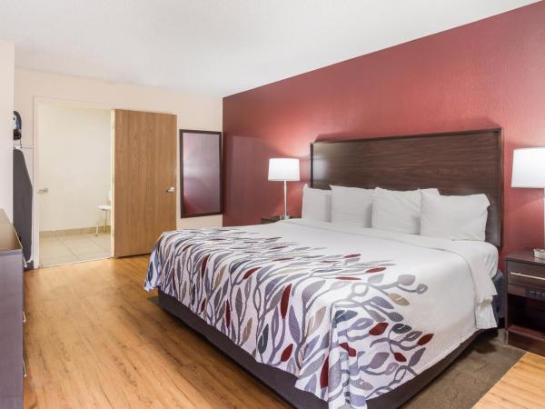 Red Roof Inn Albuquerque - Midtown : photo 2 de la chambre chambre lit king-size supérieure accessible aux personnes à mobilité réduite - non-fumeurs
