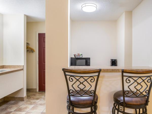 Red Roof Inn Albuquerque - Midtown : photo 4 de la chambre suite avec 2 lits queen-size - non-fumeurs 