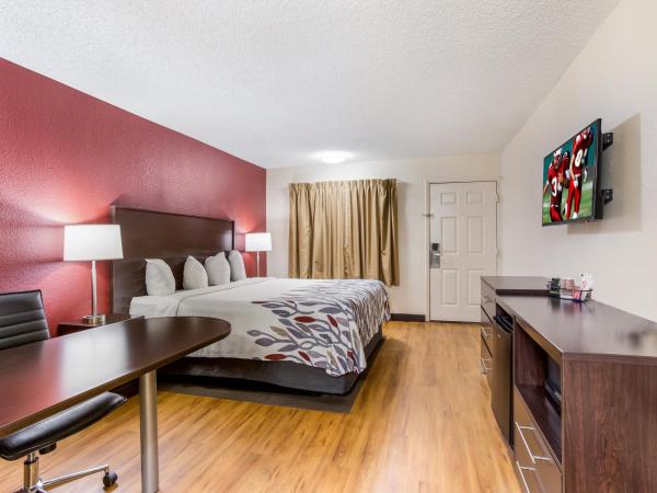 Red Roof Inn Albuquerque - Midtown : photo 2 de la chambre chambre lit king-size supérieure - non-fumeurs