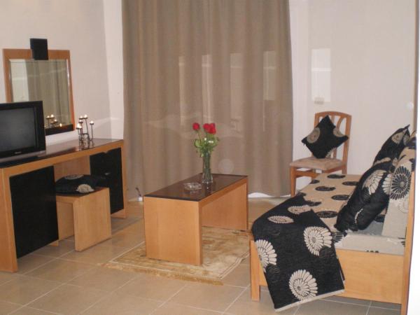 Hotel Les Palmiers : photo 6 de la chambre chambre lits jumeaux standard