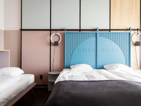 CPH Hotel : photo 3 de la chambre chambre double ou lits jumeaux avec 1 lit d’appoint