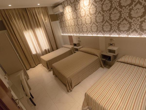 Hostal Atocha Almudena Martín : photo 2 de la chambre chambre triple