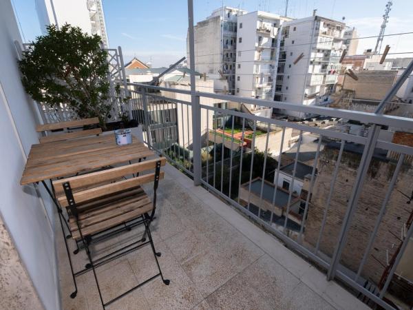 CconfortHotels R&B Semplici Emozioni - SELF CHECK IN : photo 1 de la chambre chambre triple avec balcon