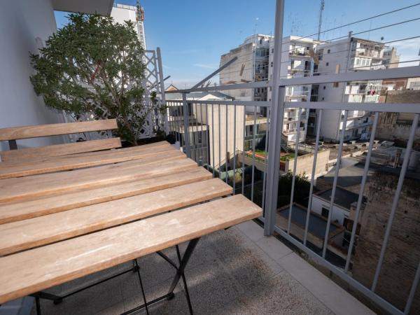 CconfortHotels R&B Semplici Emozioni - SELF CHECK IN : photo 2 de la chambre chambre triple avec balcon