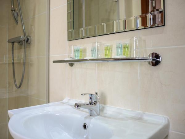 Tanes Hotel : photo 3 de la chambre chambre double standard avec salle de bains commune