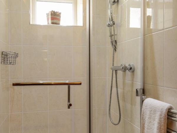 Tanes Hotel : photo 5 de la chambre chambre double standard avec salle de bains commune
