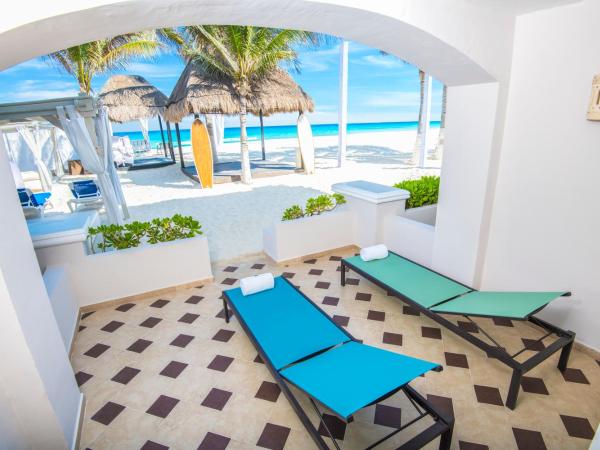 Wyndham Alltra Cancun All Inclusive Resort : photo 3 de la chambre suite junior 1 lit king-size - accès direct à la plage