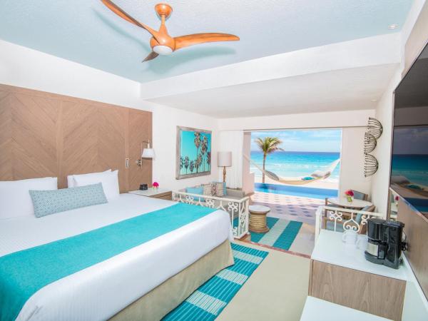 Wyndham Alltra Cancun All Inclusive Resort : photo 1 de la chambre suite junior 1 lit king-size accès direct à la piscine à débordement - côté plage 