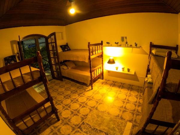 Amazonia Casa Hostal : photo 2 de la chambre chambre quadruple avec balcon 