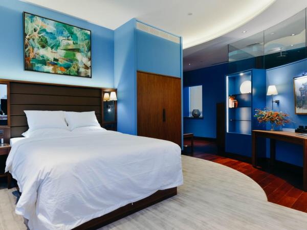 7Shang : photo 2 de la chambre chambre lit king-size - vue sur jardin