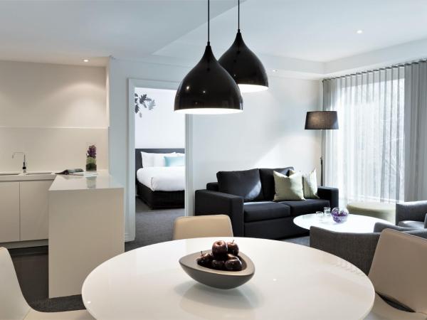 The Como Melbourne : photo 9 de la chambre two bedroom two bathroom apartment with kitchen and with spa bath