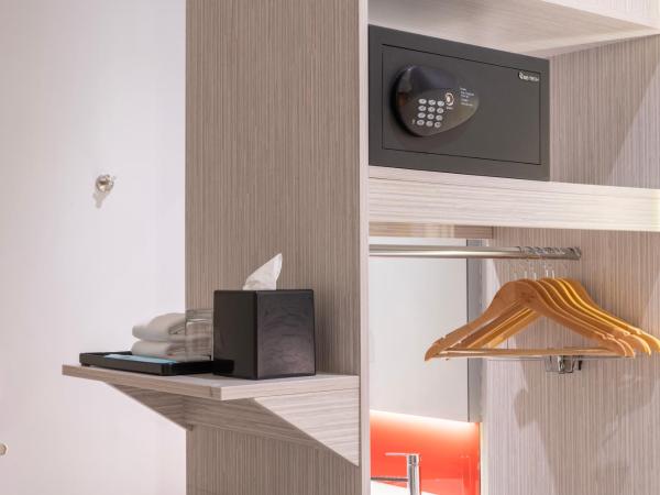 Holiday Inn Express & Suites Johor Bahru, an IHG Hotel : photo 3 de la chambre chambre standard lit queen-size