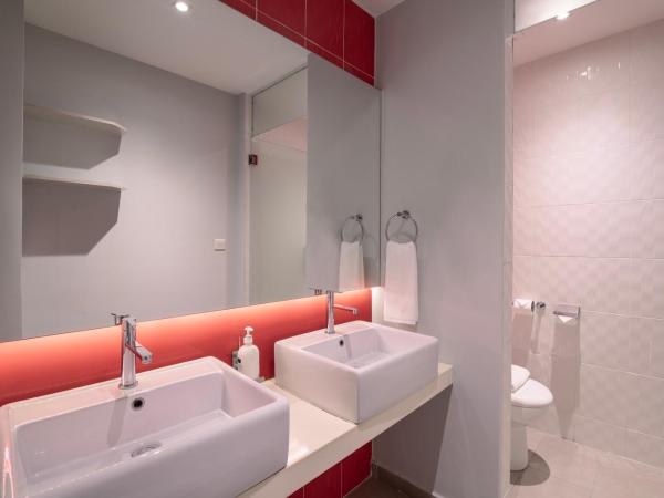 Holiday Inn Express & Suites Johor Bahru, an IHG Hotel : photo 1 de la chambre suite 1 chambre avec salon