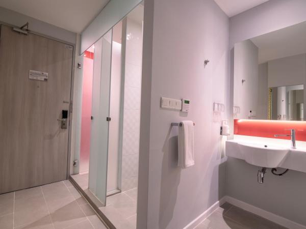 Holiday Inn Express & Suites Johor Bahru, an IHG Hotel : photo 4 de la chambre chambre standard lit queen-size