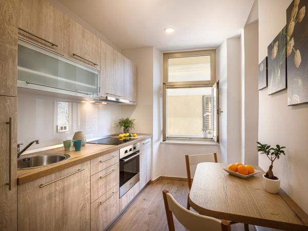 Valamar Riviera Hotel & Residence : photo 4 de la chambre apartment for 2 old town view - old town suites & rooms