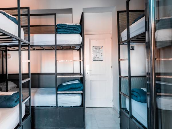 Oasis Backpackers' Hostel Sevilla & Coworking : photo 2 de la chambre lit dans dortoir mixte de 6 lits