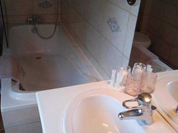 Chambres d'Hôtes Entre Deux Rives : photo 5 de la chambre chambre double - vue sur jardin