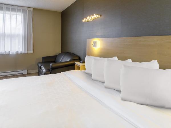 Clarion Pointe Quebec Airport : photo 5 de la chambre chambre lit king-size standard - non-fumeurs