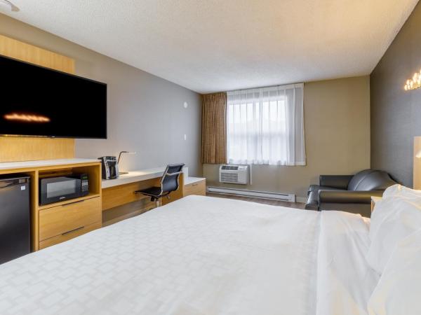 Clarion Pointe Quebec Airport : photo 4 de la chambre chambre lit king-size standard - non-fumeurs