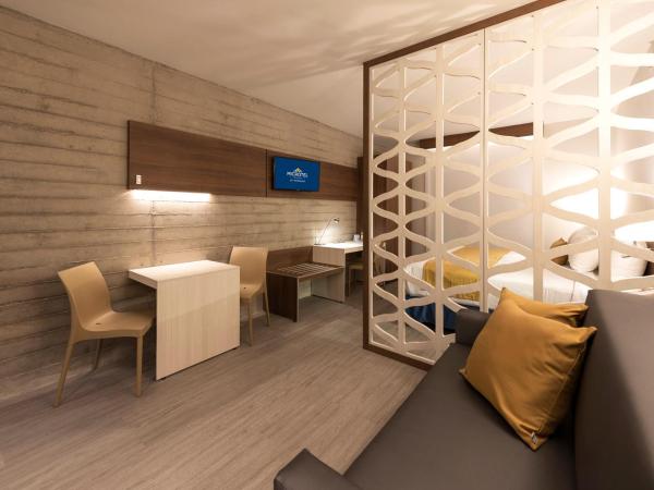 Microtel Inn & Suites by Wyndham Guadalajara Sur : photo 4 de la chambre 1 king beds, suite, non-smoking